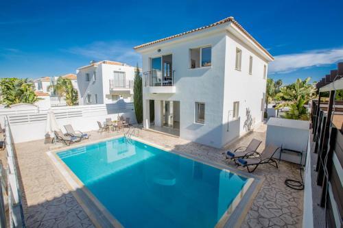 Villa In Protaras Sleeps 6 Includes Swimming Pool And Air Con 4 6