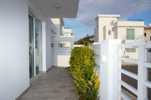 Villa Ioli Green Bay Protaras