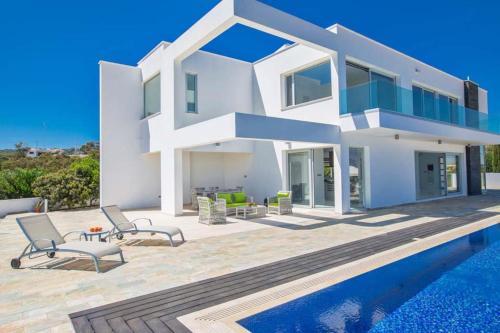 Villa In Protaras Sleeps 6 Includes Swimming Pool And Air Con