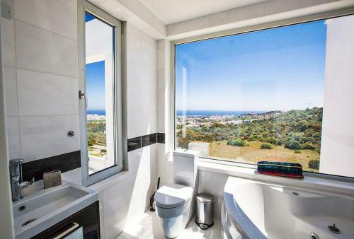 Villa Saranta Gold - Exquisite 3 Bedroom Protaras Villa With Private Pool And Panoramic Views