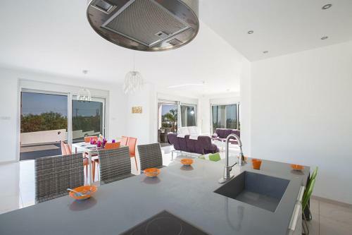 Villa Protara Chrysos - Beautiful 5 Bedroom Protaras Villa - Walking Distance To Fig Tree Bay