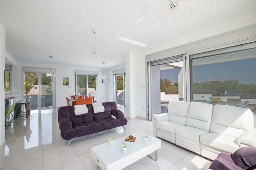 Villa Protara Chrysos - Beautiful 5 Bedroom Protaras Villa - Walking Distance To Fig Tree Bay