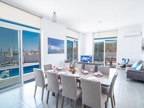 Five Bedrooms Villa 1249