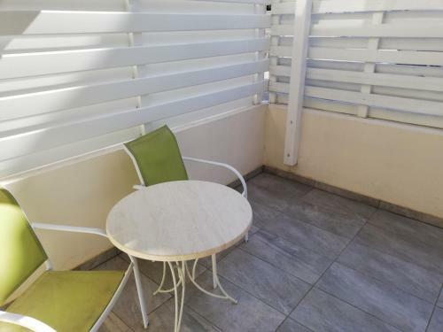 Polyxenia Holiday House