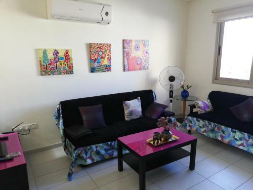 Polyxenia Holiday House
