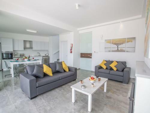 Villa Olive Bronze Luxurious 2bdr With Pool Close To Protaras Strip And Beach