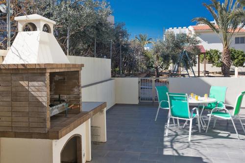 Villa In Protaras Sleeps 8 Includes Swimming Pool And Air Con 0 0
