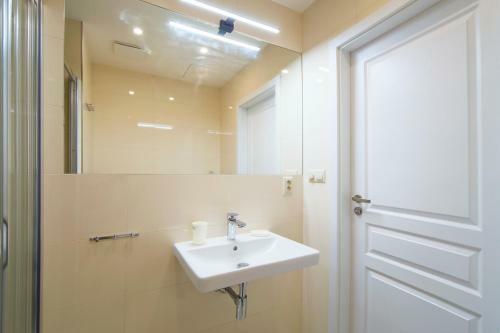 Modern Apartment Pricna 4