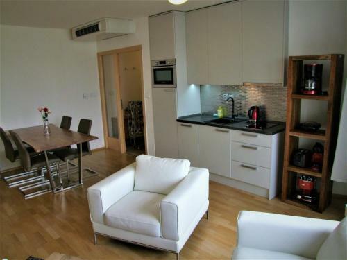 Wenceslas Square Apartments By Otsa