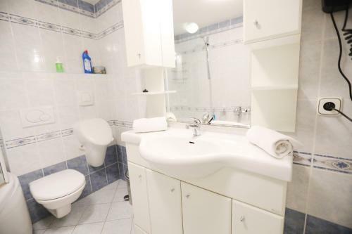 Wenceslas Square Apartments By Otsa