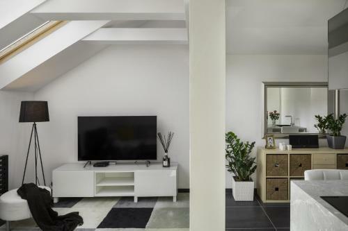 Loft Apartment In Smichov By Prague Days