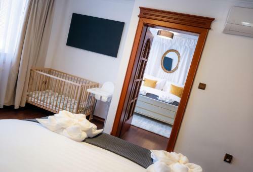 5br 2bath Masarykovo N�b?e?� Apartment