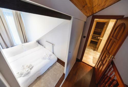 5br 2bath Masarykovo N�b?e?� Apartment