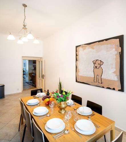 Kafka Apartment 4br+2bath Old Town