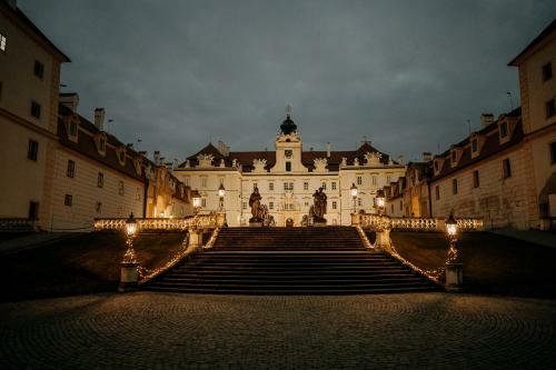 Anton Florian, Z�meck� Hotel Valtice