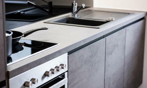 Apartamento Messe+uni: Modern & Stylish For 4: Kitchen+parking