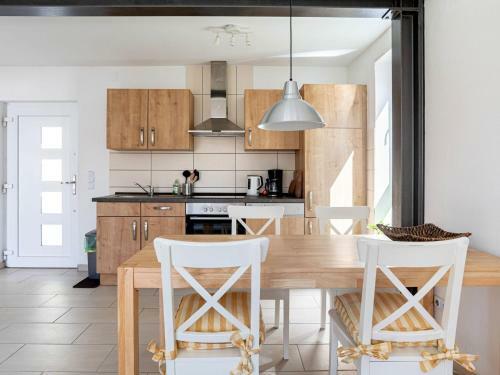 Charming Apartment In Eutin Near Stiftung Schloss Castle