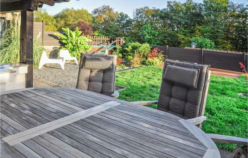 Stunning Home In Gunderath W/ Jacuzzi, Wifi And 2 Bedrooms
