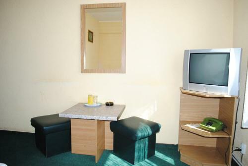 Hotel West