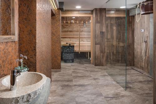 Hotel Dv?r Pec�nov