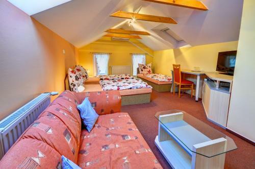 Hostal Hostinec A Penzion U Sv. Mikul�?e