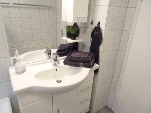Apartamento Ferienwohnungen "kaj�te Leer", 15199