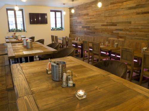 Hostal Penzion Bowling Bar