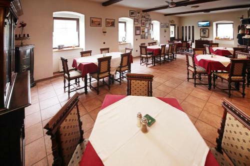 Hostal Penzion A Restaurace Star� Roudn�