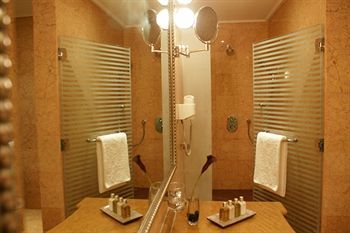 Hotel Retaj Royale