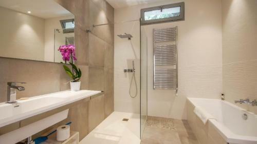 Captivating 4-bed Villa In Andratx