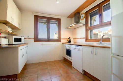 (Mil001) Townhouse With Beautiful Terrace