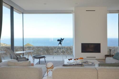 Begur Villa Sleeps 10 With Pool Air Con And Wifi