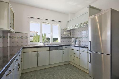 Benitachell Villa Sleeps 6 With Pool And Free Wifi
