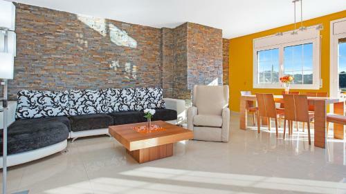 Villa In Lloret de Mar Sleeps 10 With Pool And Wifi