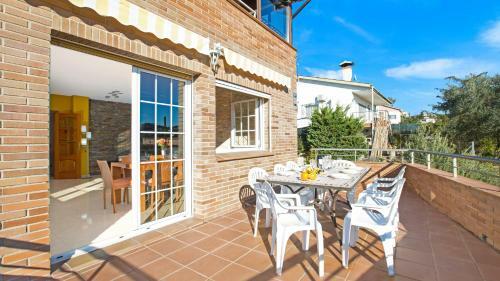Villa In Lloret de Mar Sleeps 10 With Pool And Wifi