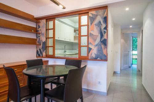 Calella de Palafrugell Apartment Sleeps 6 Air Con
