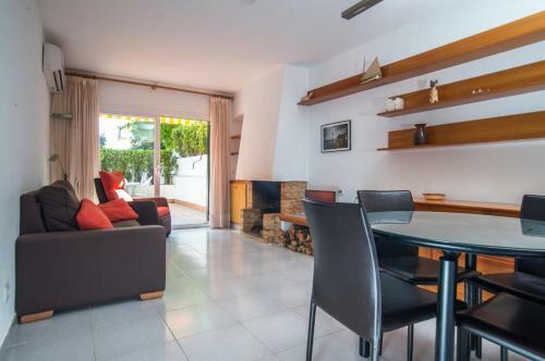 Calella de Palafrugell Apartment Sleeps 6 Air Con