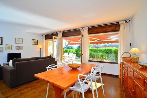 Calella de Palafrugell Apartment Sleeps 4 Pool