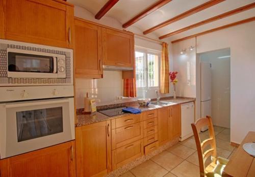 Calpe Villa Sleeps 11 With Pool Air Con And Wifi