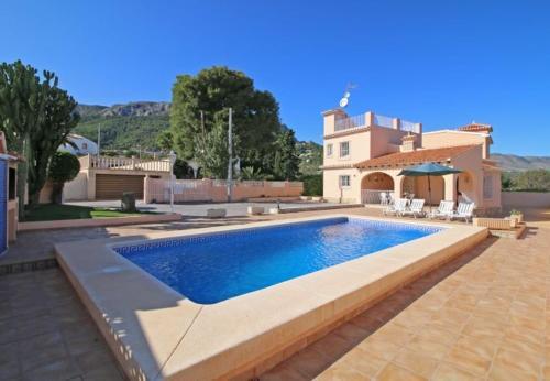 Calpe Villa Sleeps 11 With Pool Air Con And Wifi
