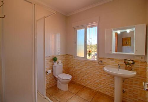 Calpe Villa Sleeps 11 With Pool Air Con And Wifi