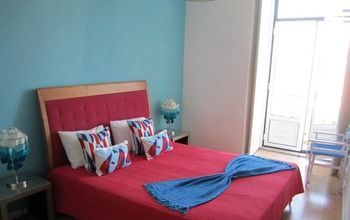 Hostel B. Mar
