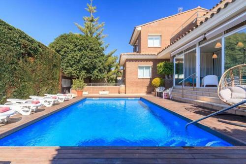 Villa Wine Experience Cambrils - Wine, Art & Games