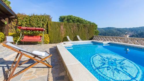 Caules Villa Sleeps 8 With Pool