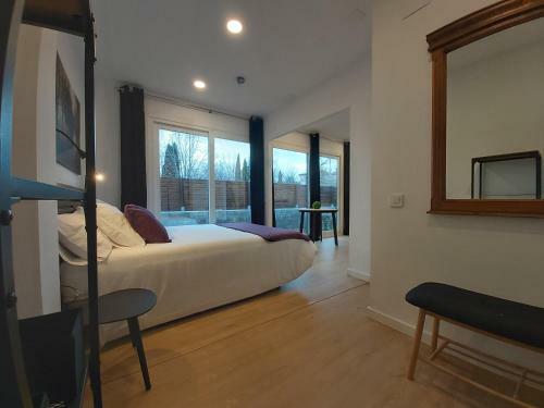 Acero Y Piedra Apartamentos Con Jard�n
