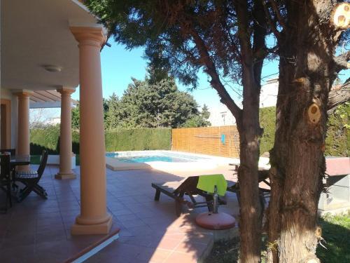 Alicante Villa Sleeps 8 With Pool And Air Con