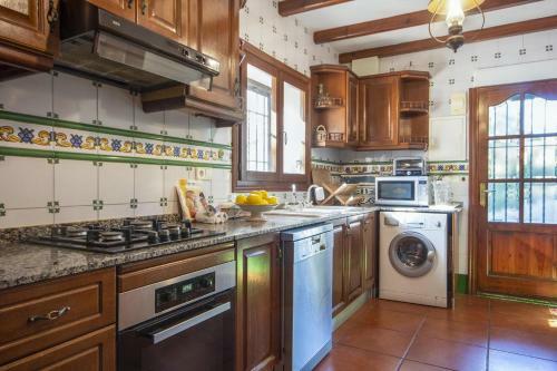 Santa Lucia Villa Sleeps 6 With Pool And Wifi
