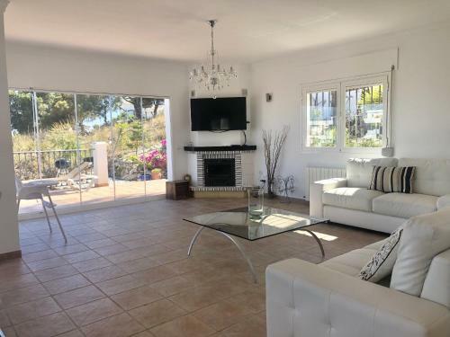 Castillo de Los Angeles, Luxury Villa With Pool And Jacuzzi