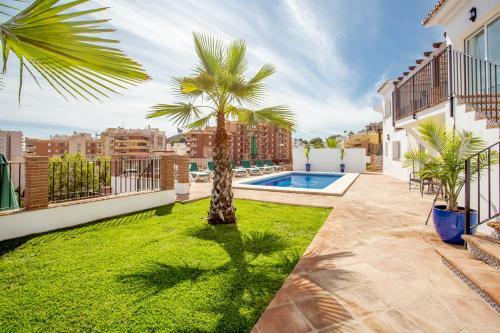 Fuengirola Apartment Sleeps 7 With Pool And Air Con
