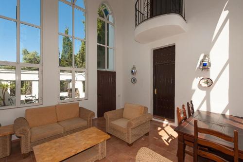 Fuengirola Villa Sleeps 10 Pool Air Con Wifi